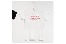 20万人いる同一生年月日の人を演じる「誕生日プロジェクト」Bプラン:写真作品+Tシャツ【1573237】