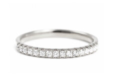 〈 甲府ジュエリー 〉【サイズ：16号】煌めきハーフエタニティリング　0.20ＣＴ　R3992DI-P2