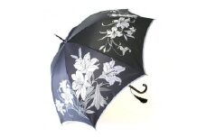 【槙田商店】晴雨兼用長傘　絵おり　百合　ブラック 傘 かさ 雨具 高級 晴雨 兼用 UV 日焼け ギフト ファッション  日傘 プレゼント 化粧箱 老舗