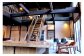 吹き抜け天井、梁が建物の開放感と荘厳さを感じさせます。