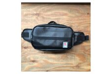 11-64BK　【SUWAプレミアム】FIRE HOSE PRODUCTS　ウエストバック　ブラック（パイピングカラー：黒）／信州諏訪ガラスの里