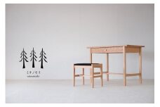 ウッドデスク＋スツールセット
『mina no mori DeskA（wood Frame）＋mina no mori StoolA(woodFrame)セット＜ミナノモリ デスクA（ウッドフレーム）＋ミナノモリ スツールA（ウッドフレーム）セット〉』
信州南相木村カラマツ材を使用。学習机や書斎・リビング等で、永くご利用下さい。
