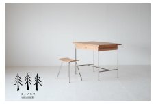 ベーシックなウッドデスク＋スツールセット　『mina no mori Desk B(SUSFrame)＋mina no mori Stool B(SUSFrame)セット　＜ミナノモリ デスクB（ステンレスフレーム）＋ミナノモリ スツールB（ステンレスフレーム）セット〉』　信州南相木村カラマツ使用。学習机や書斎・リビングで。
