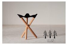 キャンピングスツール（折りたたみ式）　『mina no mori Camping Stool ＜ミナノモリ キャンピングスツール＞』　トレッキングやキャンプなどのアウトドアシーンや、バルコニー等の普段使いにも。軽くシンプルな形にデザインした美しいカラマツ材の木目のが特徴のキャンピングスツールです。【アウトドア、キャンプ、スツール】