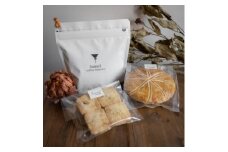 自家焙煎スペシャルティコーヒー浅煎りブレンド(豆のまま)と胡桃焼き菓子のセット【1140833】