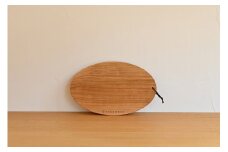 034-002【使い込むほど風合い増す】県産材を使用したオーバルボード（山桜）