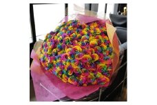 048-021 レインボーローズ100本の花束