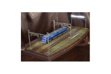Nゲージ鉄道模型用展示台ケース付きM　架線柱ヤード灯照明付き　2線仕様【1383784】