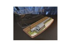 Nゲージ専用鉄道模型展示台 木造駅舎 ケース付きD ＜平面タイプ＞【1381114】