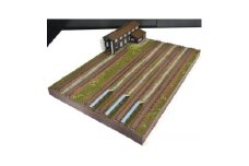 Nゲージ用 鉄道模型ジオラマ展示台 37×26cm 木造機関庫付き6線ヤード(洗浄台付き)【1590658】