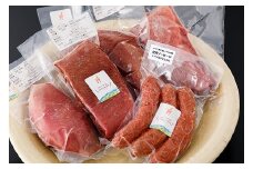 鹿ロース肉と鹿モモ肉、鹿肉ソーセージのセット