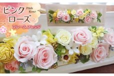 *ピンクローズのフレームアレンジ | 雑貨 日用品 インテリア ギフト 花 苗木 プリザーブドフラワー フレームアレンジローズ ミニバラ アジサイ ユーカリ ピットスポラム スカビオサ 信州 松川村 誕生日 記念日 結婚祝い