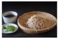 そうめんのようにツルッと食べられる細切りそばは、暑い夏にぴったり！