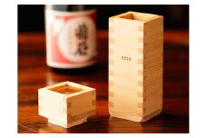 国産桧の桝で作った「いこいシリーズ Ochoko×Tokkuri」（お猪口と徳利セット）