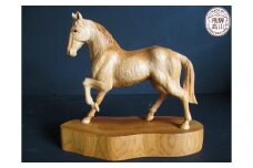 【数量限定】飛騨一位一刀彫 駿馬（中）| 伝統工芸品 いちい イチイ 一位一刀彫 一位一刀 一刀彫 工芸品 縁起物 品 置物 木彫り 飛騨高山 吉野彫刻所 MC023