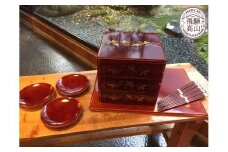 飛騨春慶 特別な日に 松唐草蒔絵入りお重おもてなしセット（7寸三段重1個＋銘々皿5枚＋お箸5膳＋敷板1枚セット）| 春慶 春慶塗  お祝い ピクニック 集会 伝統工芸 手造り お土産 食器 ギフト 飛騨高山 (有)戸沢漆器 BQ008