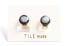 【美濃焼】 白むら タイル イヤリング 直径10mm 瑞浪市 / TILEmade タイル アクセサリー ハンドメイド [AZCD061]