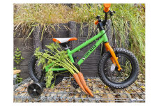ヨツバサイクル　トイファクトリー限定カラー「キャロットグリーン」（20インチサイズ）