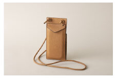 【H-13】ENVELOPE（革のカシミヤ 郡上市産明宝鹿革スマホショルダーバッグ）