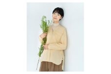 ＜洗える/柔らか/草木染め＞コットンVネックシャツ　エンジュ(ベージュ)【1555891】