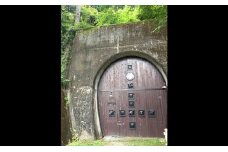 鉄道トンネルを再利用した天然のワインセラーBラック200本1年 [№5786-2163]