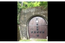 鉄道トンネルを再利用した天然のワインセラーBラック200本3年 [№5786-2164]