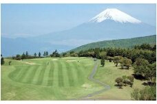 芦の湖カントリークラブ 平日ゴルフ利用券【2名】 １ラウン リモコンカート セルフプレー セットランチ ボール 2個入り  付き スポーツ ゴルフ ゴルフ場