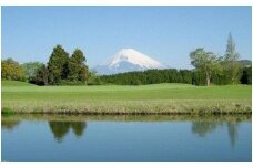 芦の湖カントリークラブ 土日祝日ゴルフ利用券【３名】セットランチ ボール 2個 入り １ラウンド リモコンカート 付きス ポーツ ゴルフ ゴルフ場