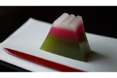 0010-18-12.華月　和菓子セット１　：「富士山羊羹（抹茶）」「華月のお手造りもなか」