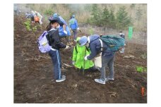 1261富士山を「守る」～富士山麓ブナ林創造事業～A