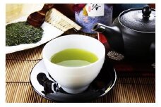 創業明治44年
老舗の高級深蒸し煎茶「百年の極 芳翠（ほうすい）」《御殿場こだわり推奨品》９０ｇ×２本