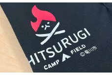 【Mサイズ】火剣山キャンプ場 ロゴ入り オリジナルポロシャツ ポロシャツ（黒）×ロゴマーク（赤と白）  服 男女兼用 メンズ レディース キャンプ 衣類 オリジナル シャツ