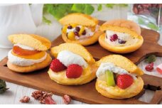【6ヶ月定期便】 菊川さくら屋の生クリームどらやき（アソート8個） お菓子 和菓子 スイーツ 和スイーツ どら焼き 焼菓子 おやつ 生どら おまかせ 8個 定期 冷凍