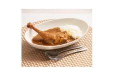 ＜食卓が騒然＞骨付きモモ丸ごと1本!ビジュアル系チキンカレー/六ツ美のあの肉カレー辛口(5個セット)【1276204】