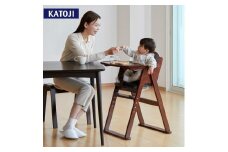 52-14_木製ワイドハイチェア ステップ切り替え（アジャスター付）（ブラウン）｜カトージ KATOJI 子ども 赤ちゃん 幼児 椅子 ブランド 子育て 家具 おしゃれ かわいい 折りたたみ 
ハイチェア キッズチェア チャイルドチェア 木製  子供用 ブラウン