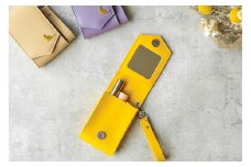 【イエロー】毎日の“ときめき”を仕込めるリップケース　リップクリームホルダー　キーホルダーストラップ　【ミラー付き・3本入る】