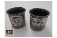 【萬古焼（ばんこやき）】こにゅうどうくん手彫湯呑　踊り（画像右）