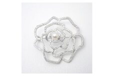 298 アコヤ真珠ブローチ（バラモチーフ）　パール 宝石 アクセサリー ジュエリー 伊勢志摩 伊勢市 結婚式 入学式 ギフト 贈り物 フォーマル バラ プレゼント 誕生日 本真珠