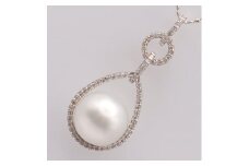 1676 K18WG　南洋白蝶真珠10.6㎜　ダイヤモンド0.22ct　ペンダントネックレス