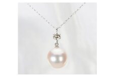 644　Pt　あこや本真珠9.0mmup　ダイヤモンド0.15ct　ペンダントネックレス