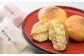 芳醇なバターの風味とチーズのコクが特徴のふわふわしっとりブッセです。