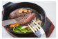 よりワイルドな肉肉しさを求めるなら鹿肉ステーキもおすすめです。