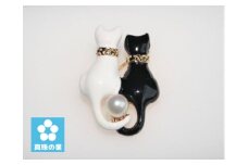 【015-14】真珠の里　かわいい2匹の白黒の猫ブローチ*