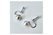 真珠 イヤリング パール アクセサリー ジュエリー ファッション  7.5mm SV 国産 あこや  冠婚葬祭 慶事 誕生日 結婚式 記念日 お祝い 贈答用 贈り物 ギフト プレゼント 普段使い おしゃれ カジュアル 三重県 伊勢 志摩市 / カジュアルにフォーマルに大活躍、ナチュラルグレーのパールピアス & イヤリング (イヤリング)