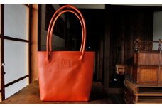 本革 手縫い の トートバッグ