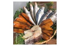 （冷凍） ひもの 干物 5種 700g 以上 お任せ セット 三五七や 天日干し 魚 新鮮干物 ヒモノ 乾物 himono 肴 海産物 海鮮 加工品 伝統製法 美味しい 朝食 和食 おつまみ 旬 惣菜 産地直送 国産 三重 南伊勢