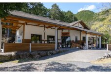 とっておきのアウトドアフィールド「キャンプinn海山 宿泊割引券」【AA29】