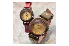 【ペアウォッチ】アンティーク仕上げの真鍮ヘアライン文字盤がクールなハンドメイドウォッチ WB013ペアセット Sサイズ-赤・Mサイズ-オリーブ