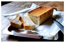 生はちみつチーズケーキ 1本（16×8×5cm） 生はちみつ  グルテンフリー 砂糖不使用 小麦粉不使用 妊婦 なめらか 濃厚 チーズケーキ ケーキ  スイーツ お菓子 菓子 おやつ ギフト 贈り物 冷蔵 滋賀 彦根