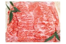 【4等級以上】黒毛和牛 近江牛 【上霜】 モモ すきやき用【 900g】 冷凍【BM11U】